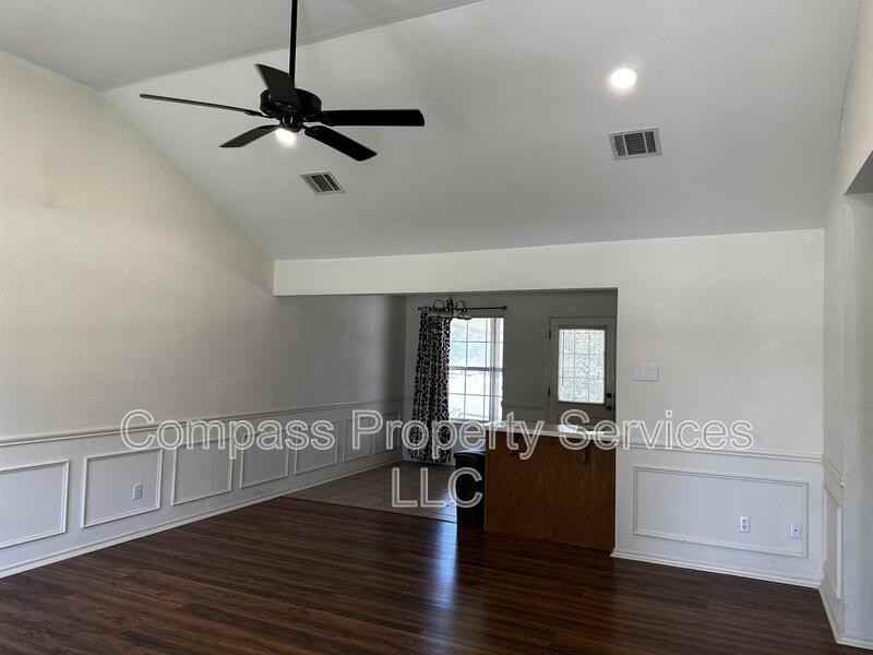289 Nally St - Photo 3 of 16