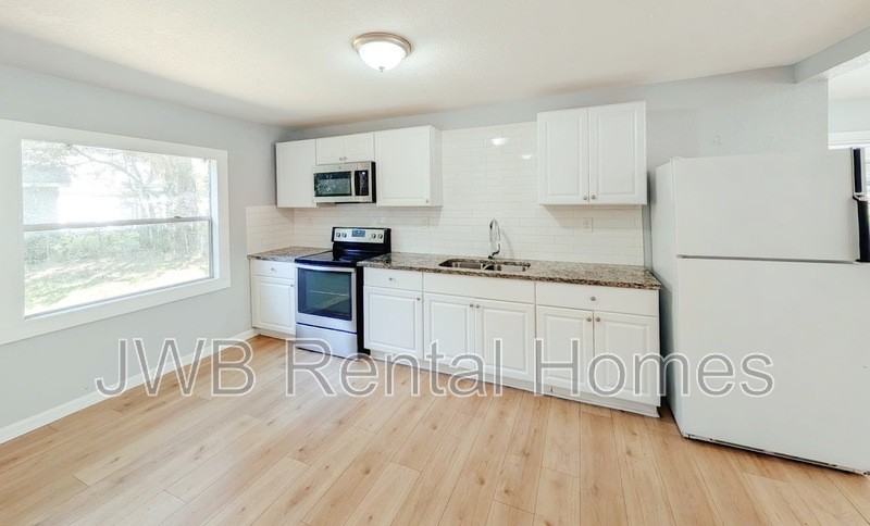 7114 Bloxham Ave - Photo 2 of 16