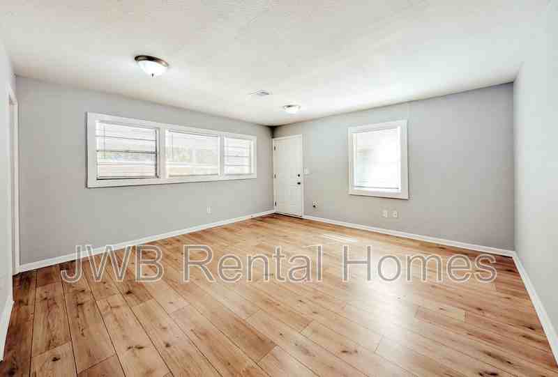 7114 Bloxham Ave - Photo 6 of 16