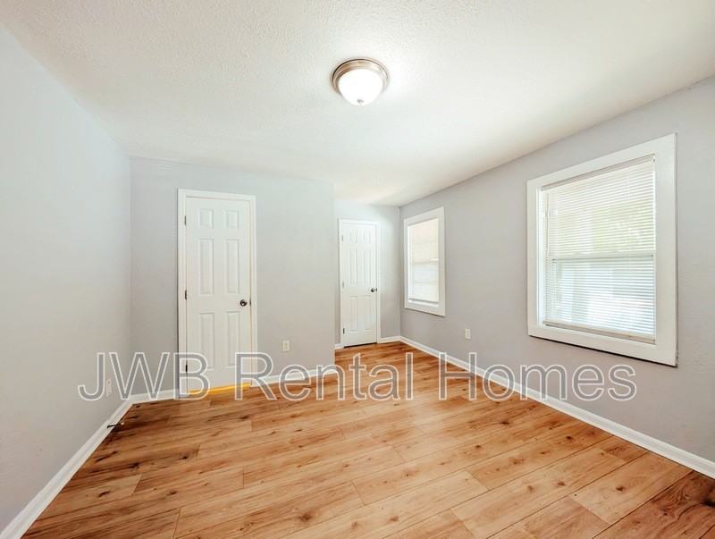 7114 Bloxham Ave - Photo 7 of 16