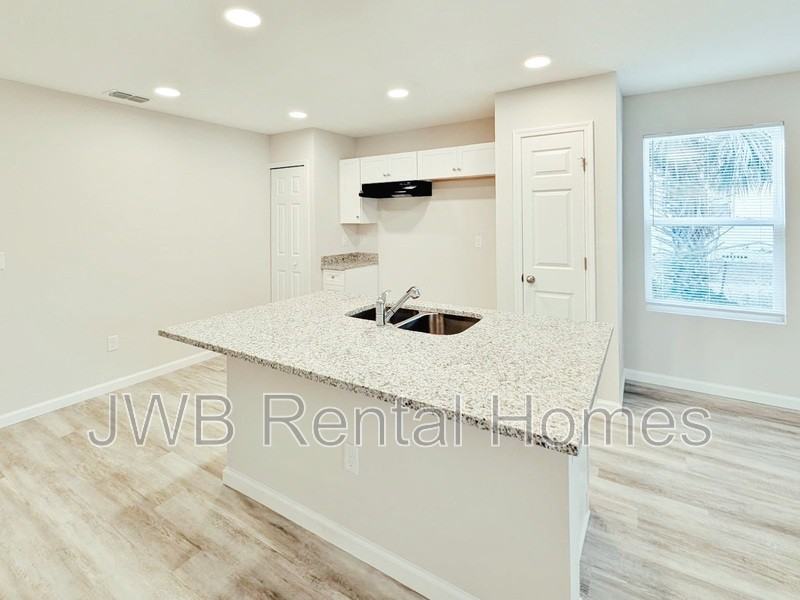 1223 Weare St - Photo 2 of 15