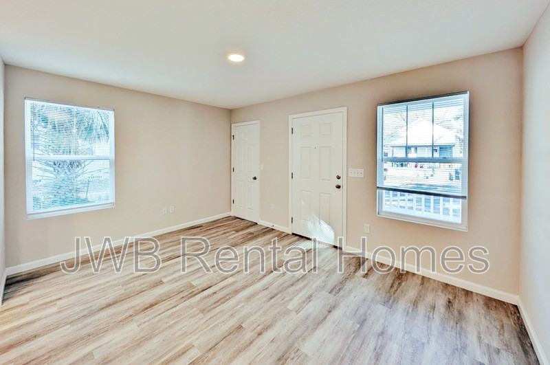 1223 Weare St - Photo 6 of 15