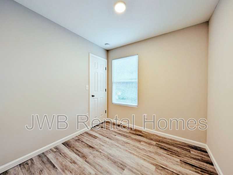 1223 Weare St - Photo 7 of 15