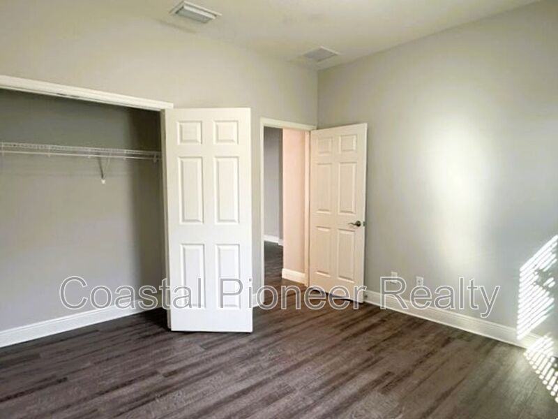 4786 Ballantrae Blvd - Photo 7 of 32