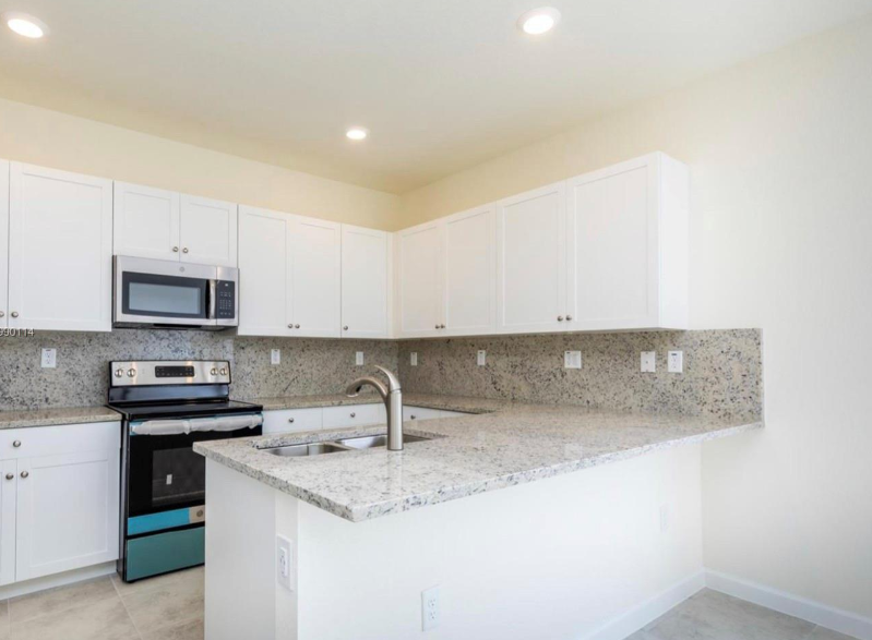 W 33rd Way - Photo 3 of 18