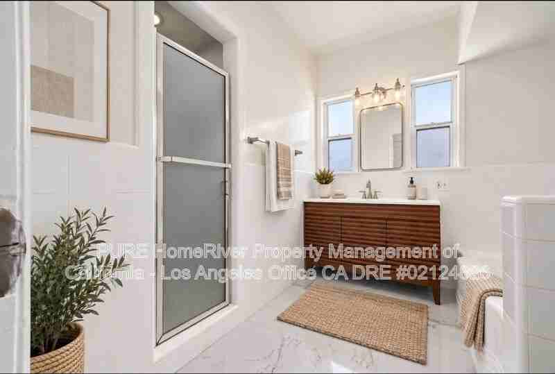 1534 S Hayworth Ave - Photo 6 of 32