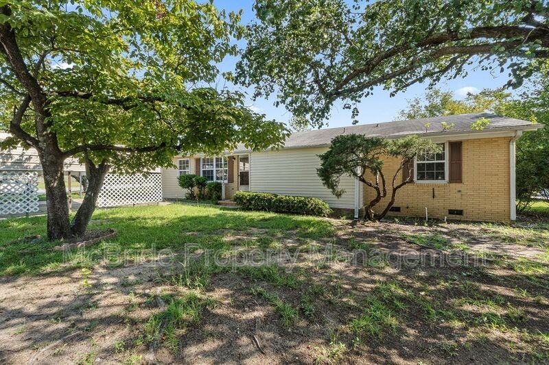 3008 Claudia Dr - Photo 3 of 23
