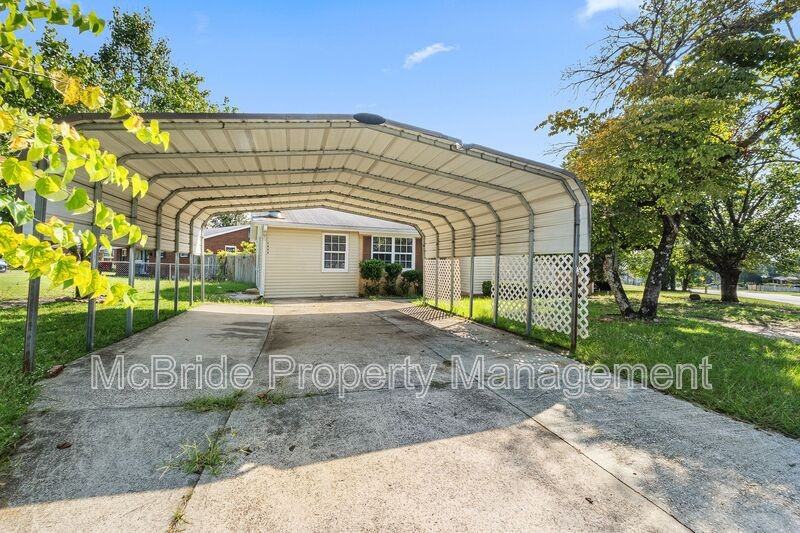 3008 Claudia Dr - Photo 4 of 23