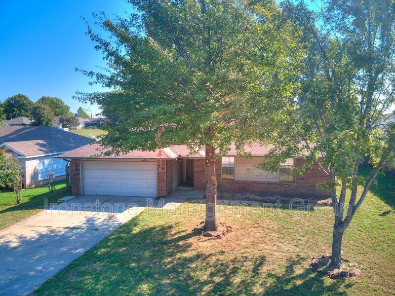 12013 S Gum Ave - Photo 2 of 50