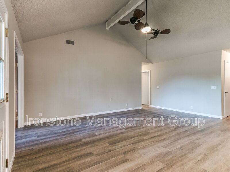 12013 S Gum Ave - Photo 4 of 50