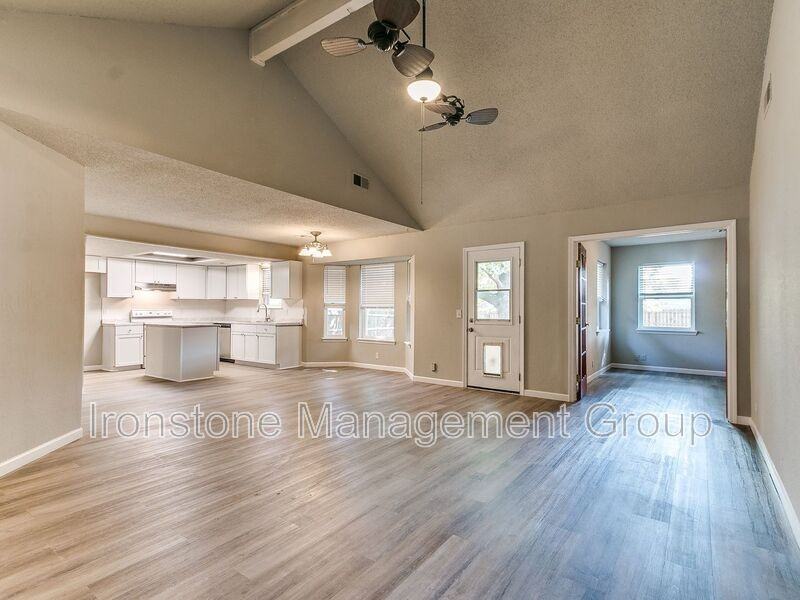 12013 S Gum Ave - Photo 5 of 50