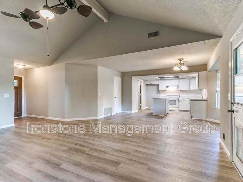12013 S Gum Ave - Photo 6 of 50
