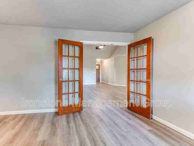 12013 S Gum Ave - Photo 7 of 50