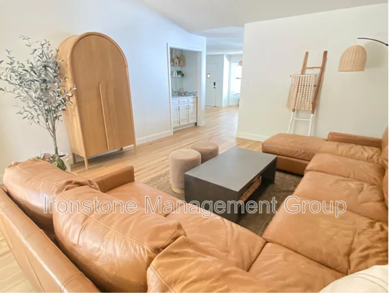 2516 E 74th Pl - Photo 5 of 19