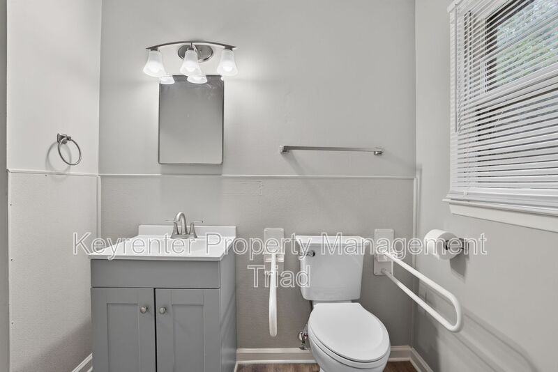 300 Martingale Dr - Photo 5 of 29
