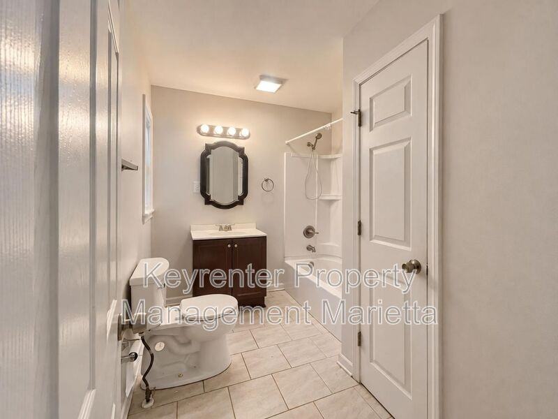3230 Lamar Cir Se - Photo 3 of 20