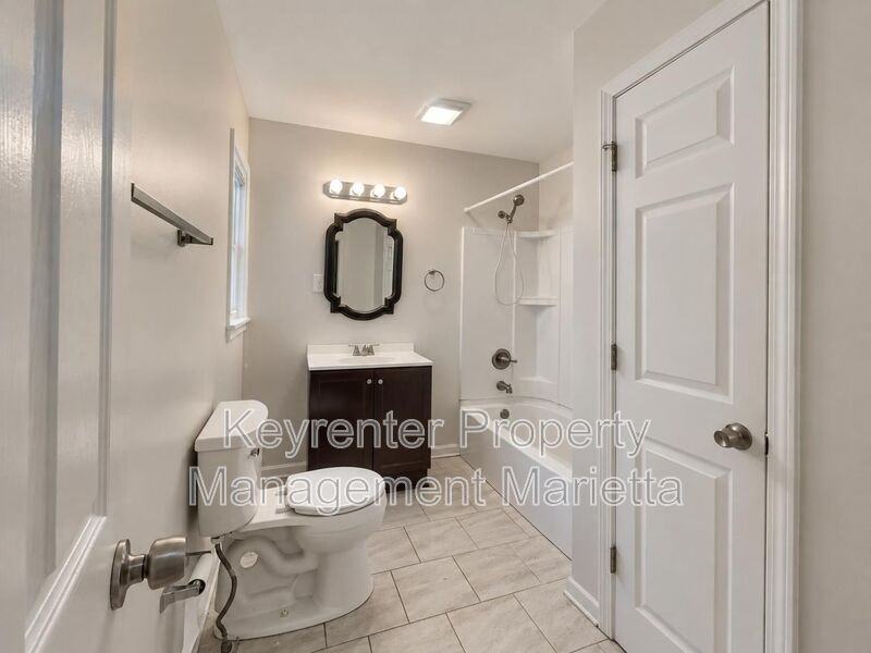 3230 Lamar Cir Se - Photo 4 of 20