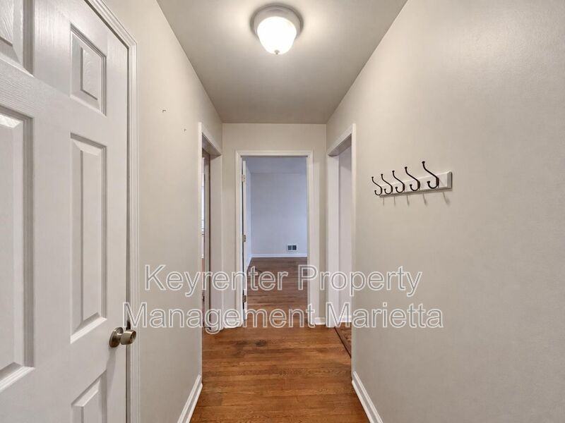 3230 Lamar Cir Se - Photo 7 of 20