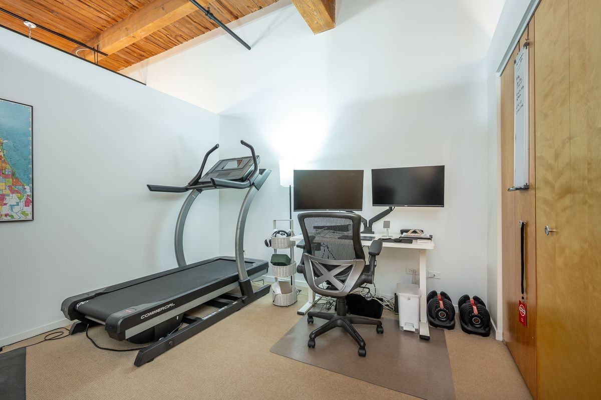 1740 N Maplewood Ave ##207 - Photo 4 of 15
