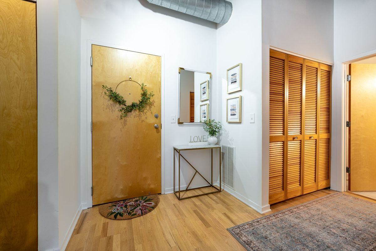 1740 N Maplewood Ave ##207 - Photo 6 of 15
