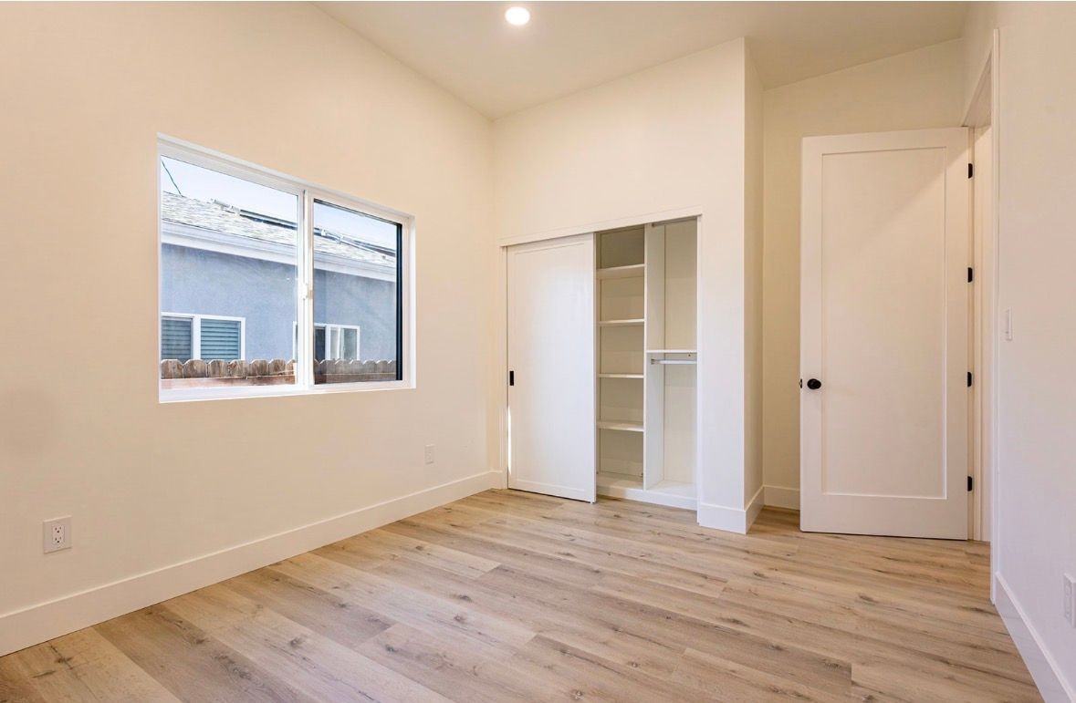 7629 S Denker Ave - Photo 3 of 8