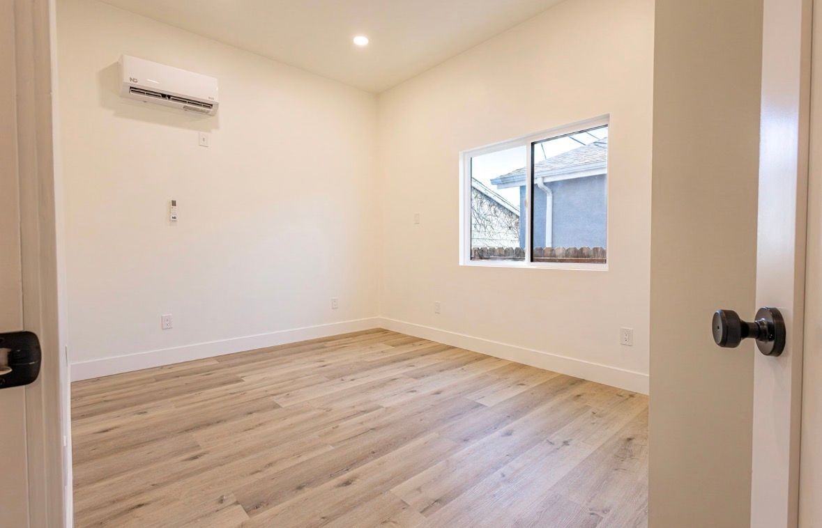 7629 S Denker Ave - Photo 4 of 8
