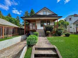 featured image of 3520 Se 7th Ave