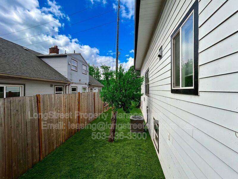 3520 Se 7th Ave - Photo 2 of 31