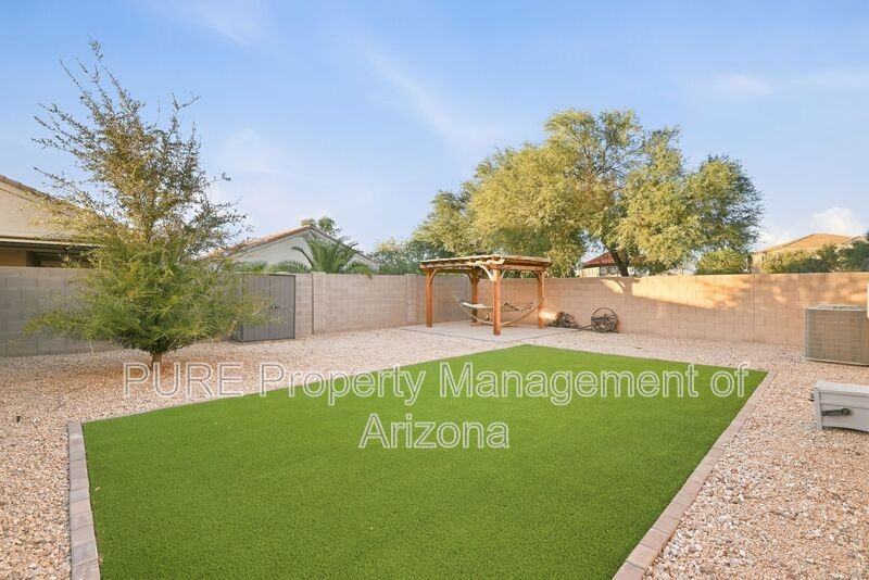 41852 W Allegra Dr