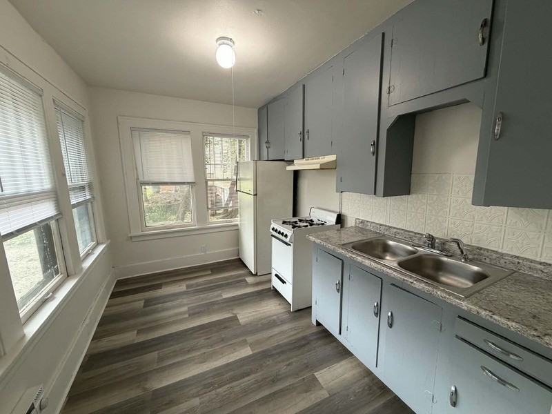 1206 39th St #1 - Photo 3 of 7