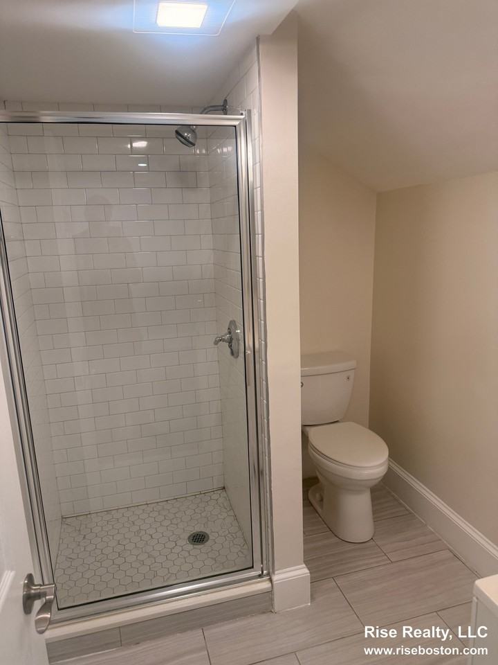 24 Royce Rd #6B - Photo 2 of 8