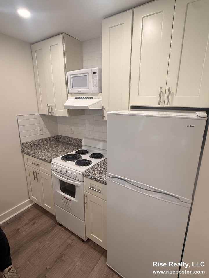 24 Royce Rd #6B - Photo 4 of 8