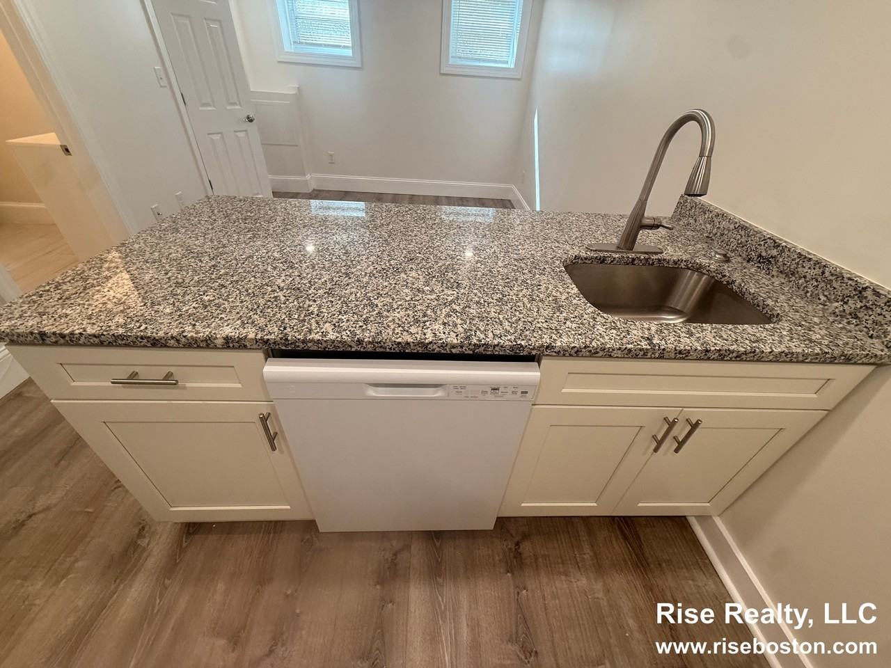 24 Royce Rd #6B - Photo 5 of 8