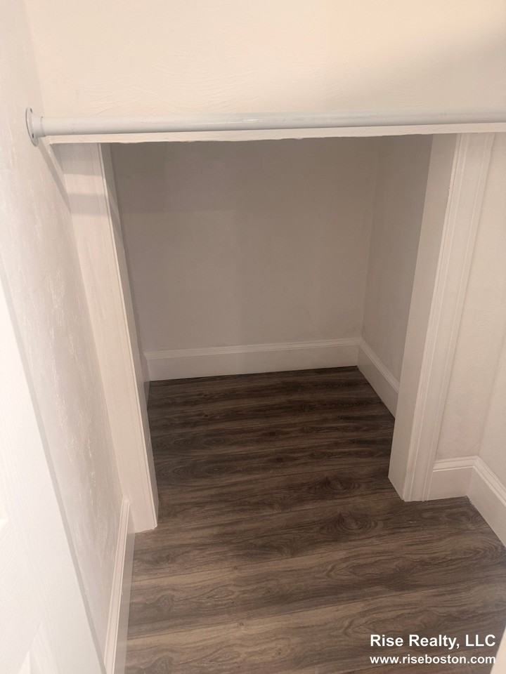 24 Royce Rd #6B - Photo 7 of 8