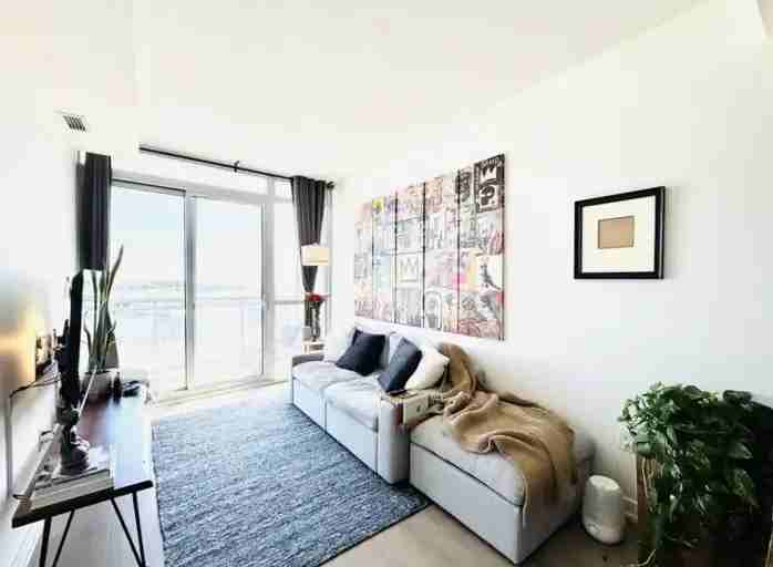 38 Dan Leckie Way · 1815