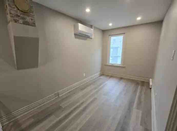 1354 Queen St E - Photo 5 of 7