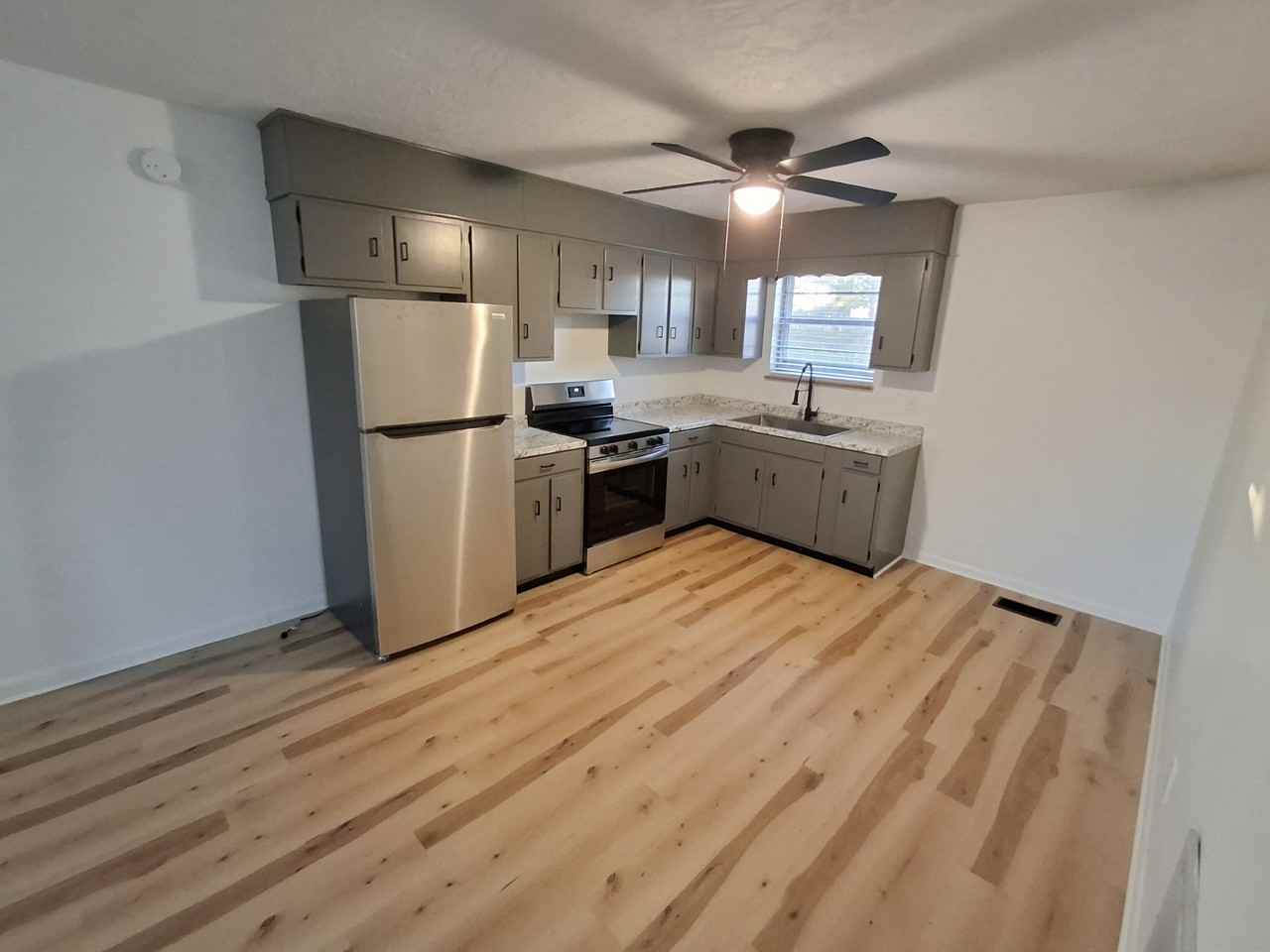 838840 Jarnigan Ave #838 - Photo 2 of 15