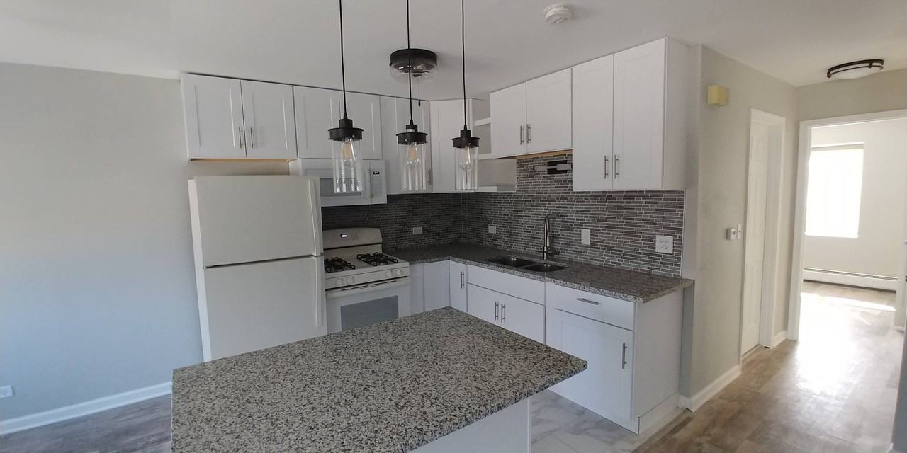775 Jefferson Ave #4 - Photo 3 of 7