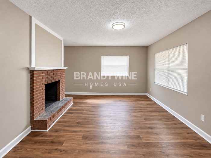 5649 Falcon St W - Photo 4 of 23