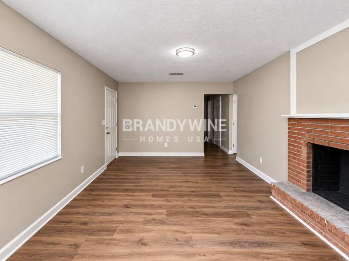 5649 Falcon St W - Photo 5 of 23