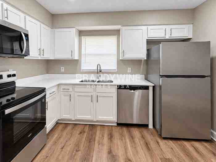 5649 Falcon St W - Photo 7 of 23