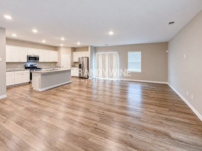 628 Friesland Dr - Photo 4 of 26