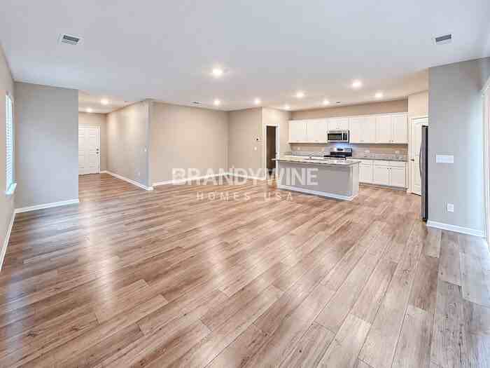 628 Friesland Dr - Photo 5 of 26