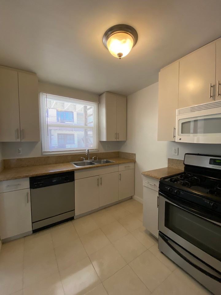 7450 Hollywood Blvd #1 - Photo 6 of 16