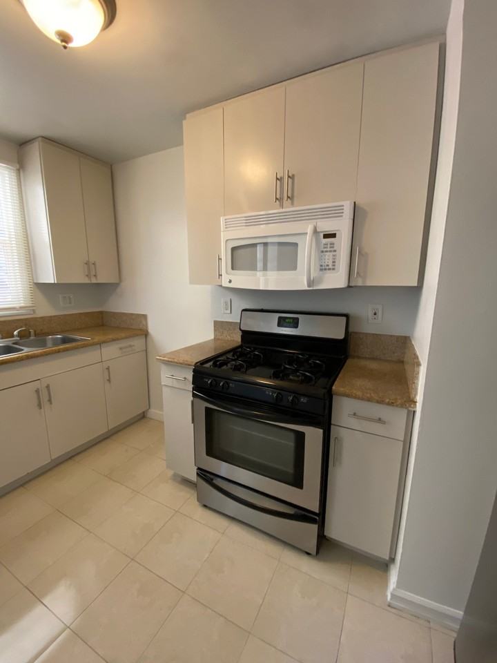 7450 Hollywood Blvd #1 - Photo 7 of 16