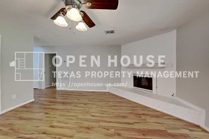 1920 Crooked Creek Ln - Photo 5 of 23