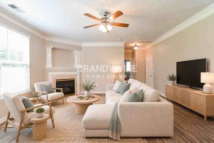 529 Grantham Ln - Photo 4 of 26