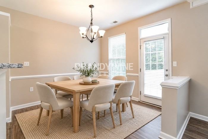 529 Grantham Ln - Photo 7 of 26