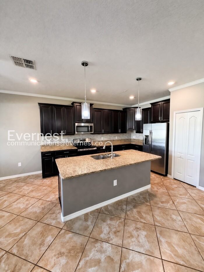 13247 Wellington Hills Dr - Photo 5 of 32