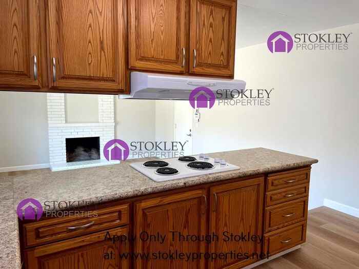 1764 Carriage Dr - Photo 4 of 17